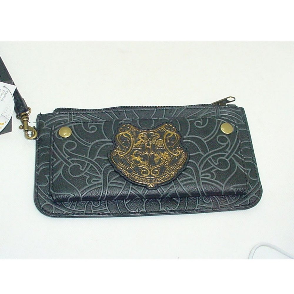 Loungefly Harry Potter Hogwarts Wristlet ~ Hot Topic ~ NWT